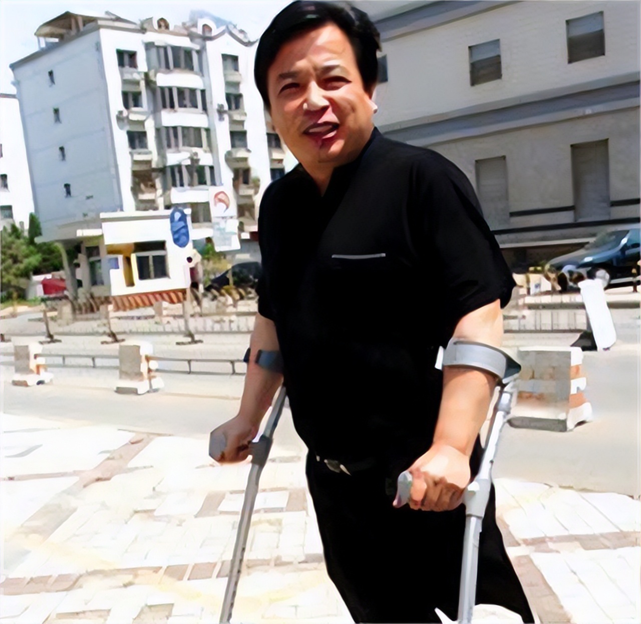 1987年，独腿英雄徐良凭《血染的风采》红遍全国，他后来怎样了