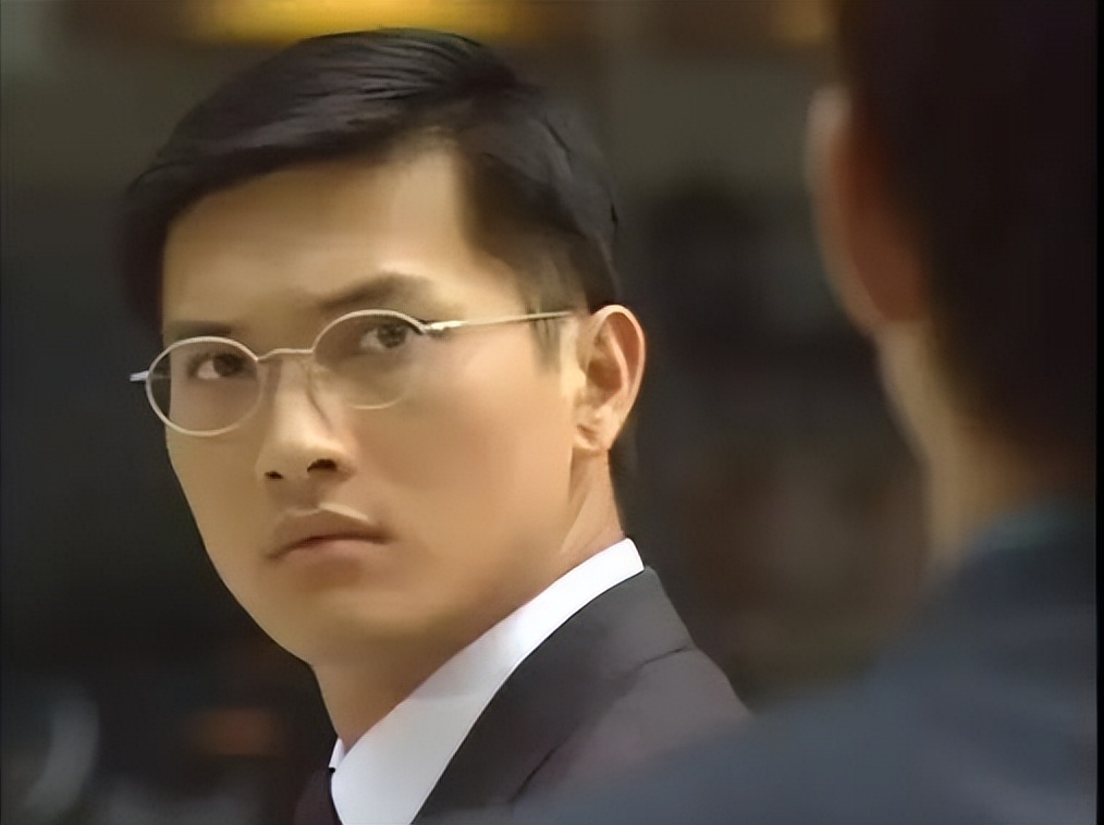 港片弟弟残疾长大后报复哥哥,港剧哥哥教训犯错弟弟