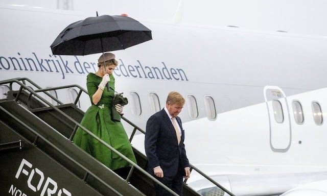 荷兰王后红毯裙,荷兰王后穿格子斗篷