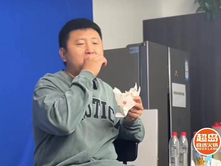 张亮：对3，巴奴：王炸。海底捞：裁判，借一步说话！