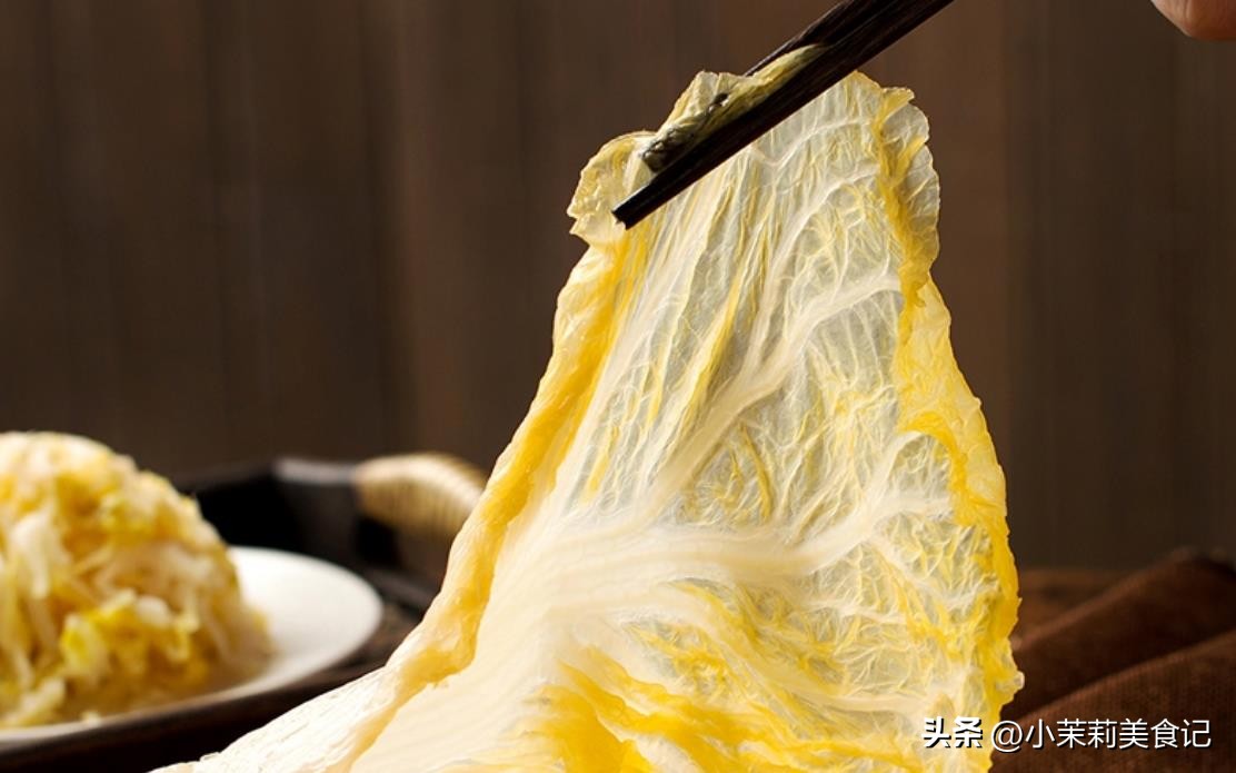 腌酸菜多加这1步酸爽又香脆,腌酸菜怎么腌才能放一年都不坏