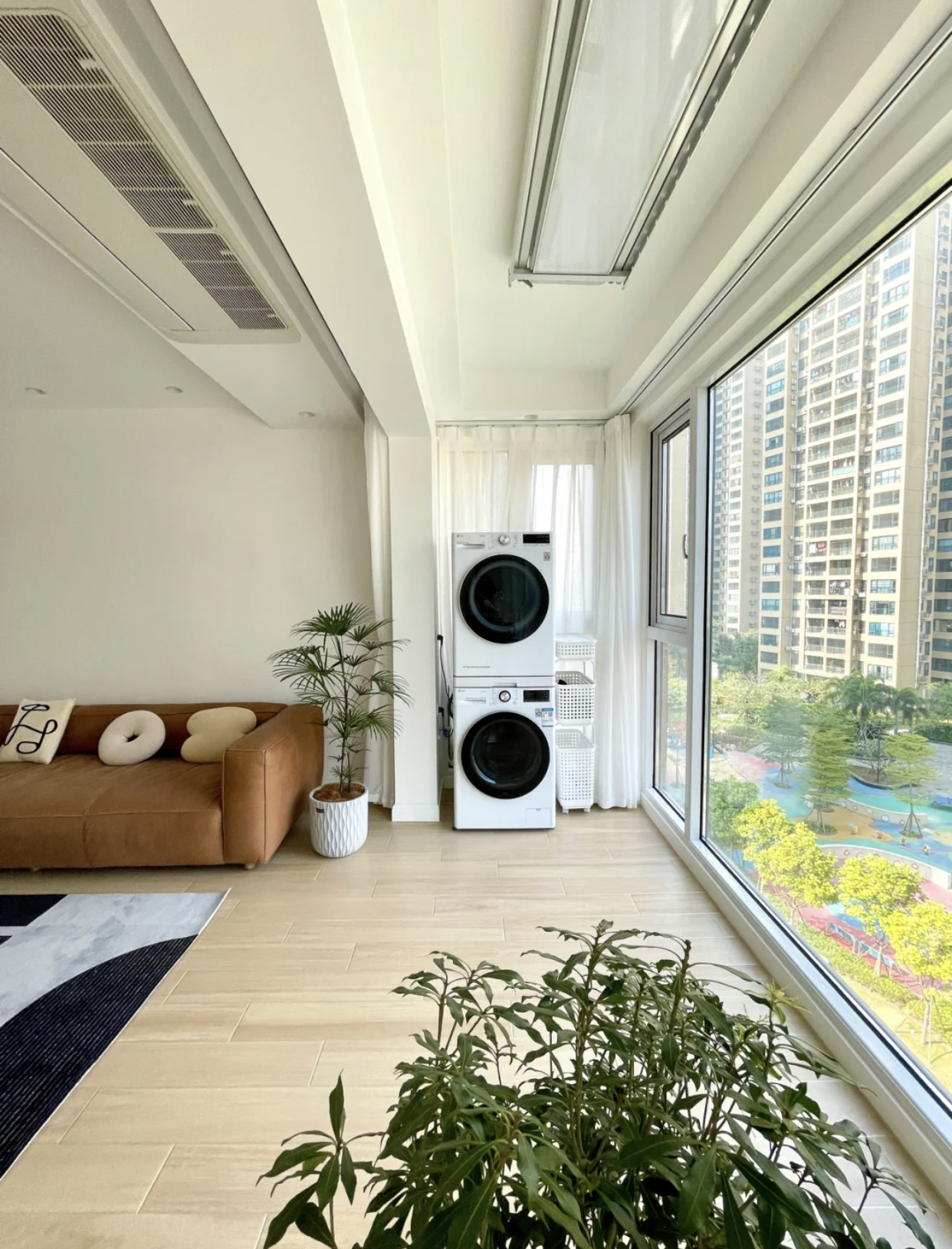 阳台推拉门还是不拆好,阳台装推拉门和不装推拉门的区别