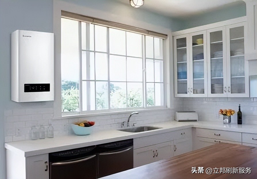 燃气热水器和电热水器哪种更适合,电热水器和燃气热水器哪个好省钱