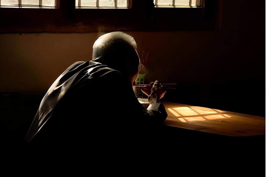 貌美保姆上位，77岁色批老汉又添一子，鉴定一出原地去世！