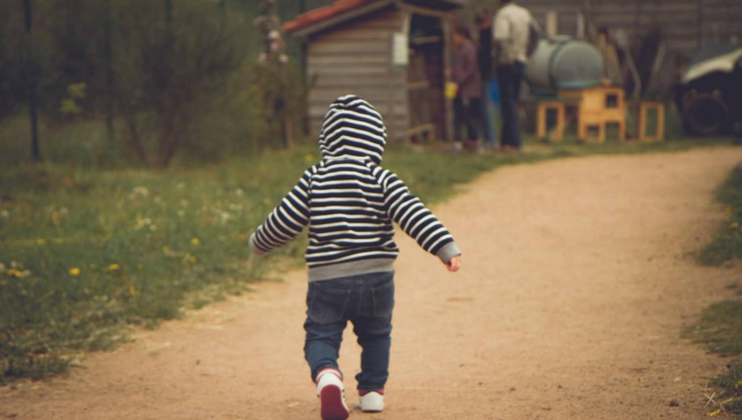 这几种鞋子别再给孩子穿了,小孩防脚臭鞋子