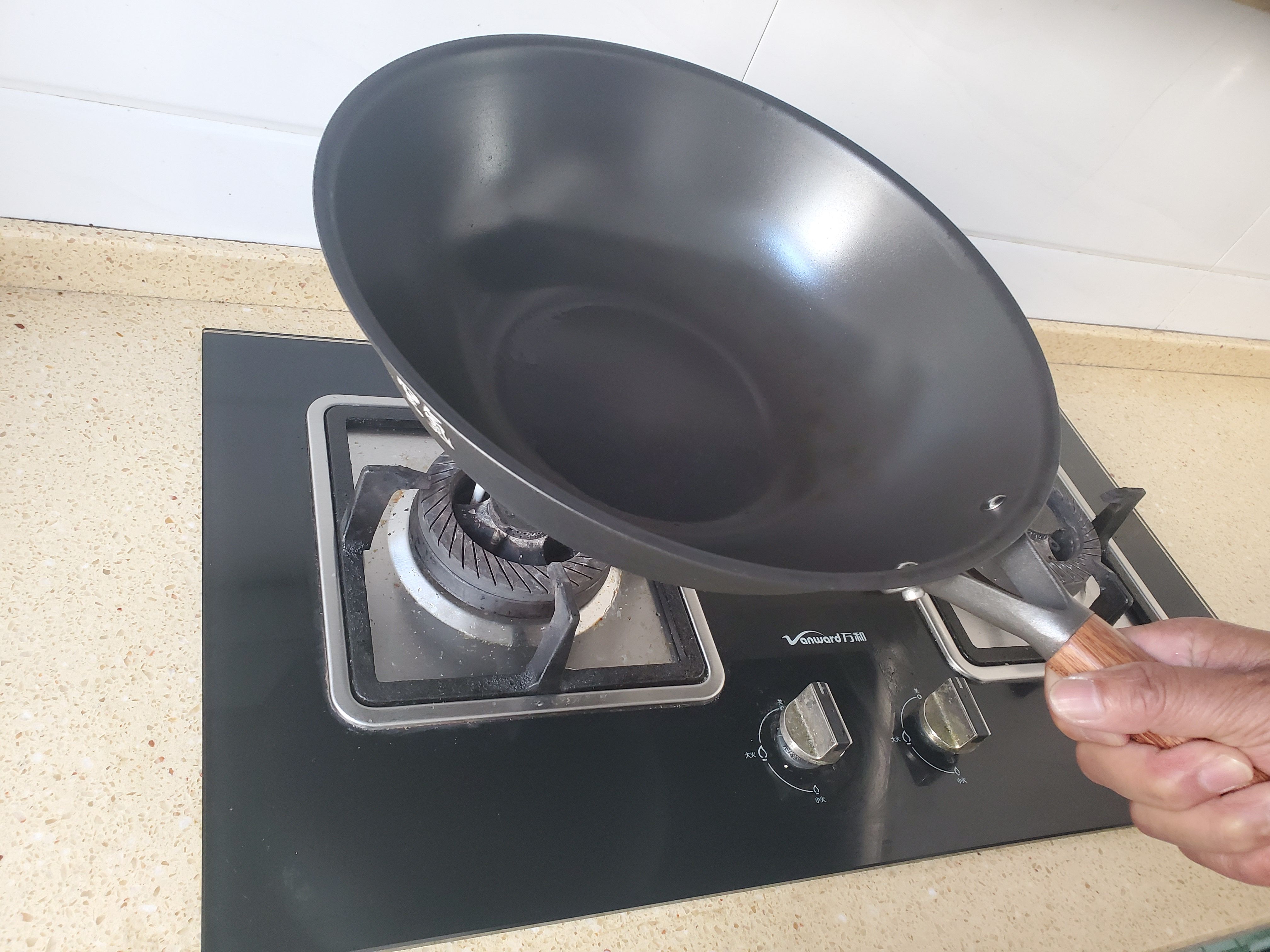 把“轻”和“防锈”做到了极致-三禾窒氮轻铁锅体验