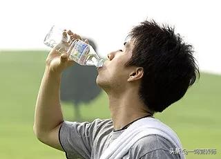 缺水会引起身体发热吗,身体缺水会引起心悸吗