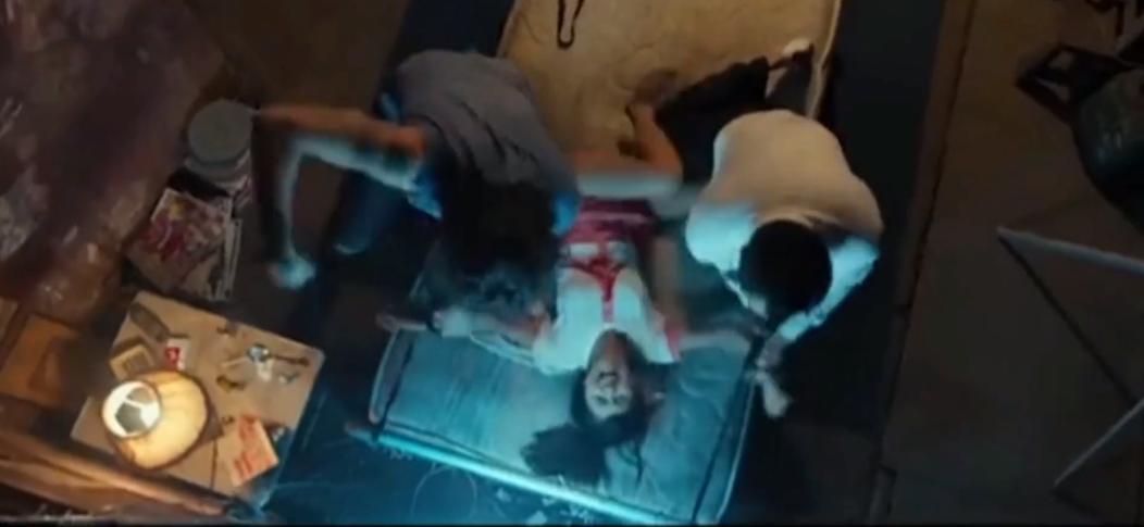 女的*光脱**拍卖，男的生拔指甲，真实的边境赌博，远比你想象的可怕