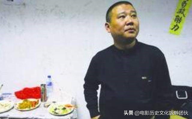 侯耀文收郭德纲为徒的原因,郭德纲拜侯耀文当师傅被众人排挤
