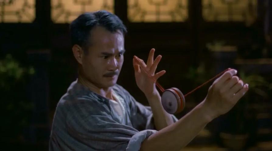 30年前，林正英、陈会毅用无厘头拯救灵幻片，拍了部经典却被埋没