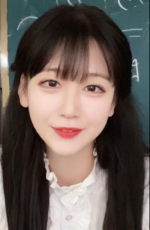网红90后周老师,网红美女语文老师周老师讲课视频