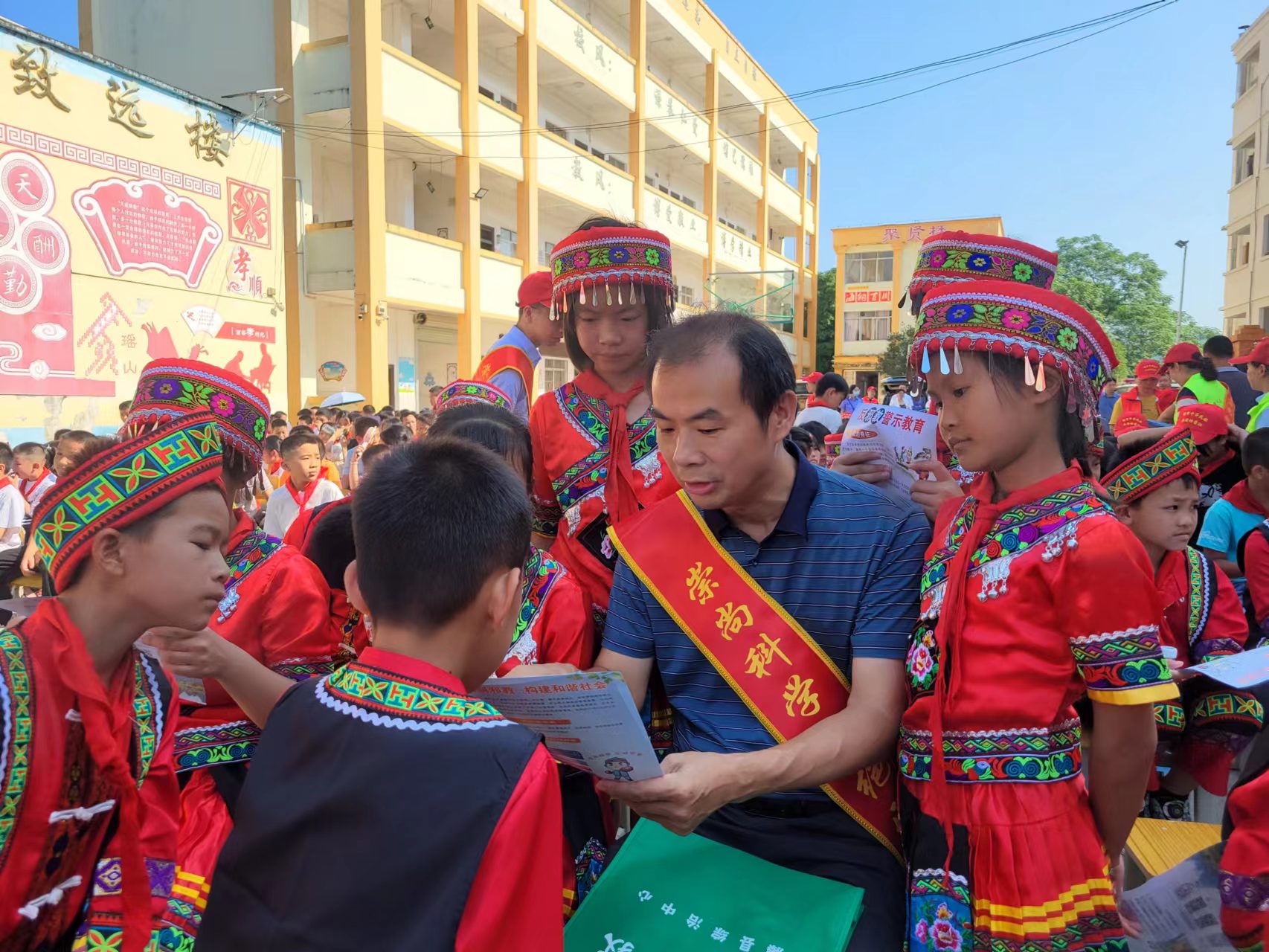 公安庆六一法制宣传,欢度六一普法宣传活动