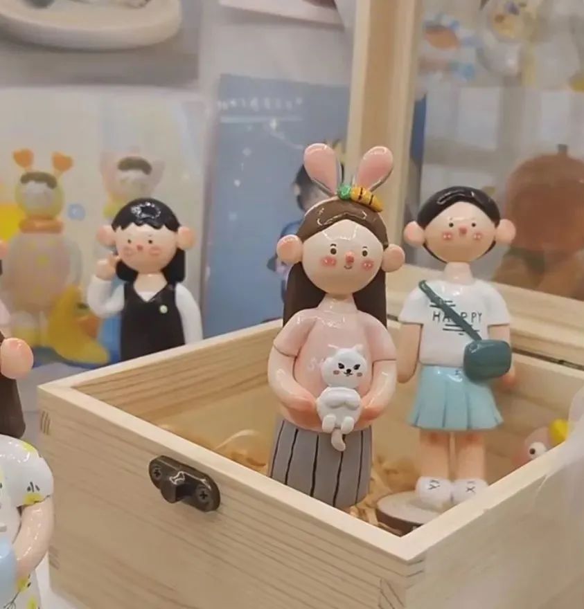 90后泥塑师,软陶手工人偶女孩