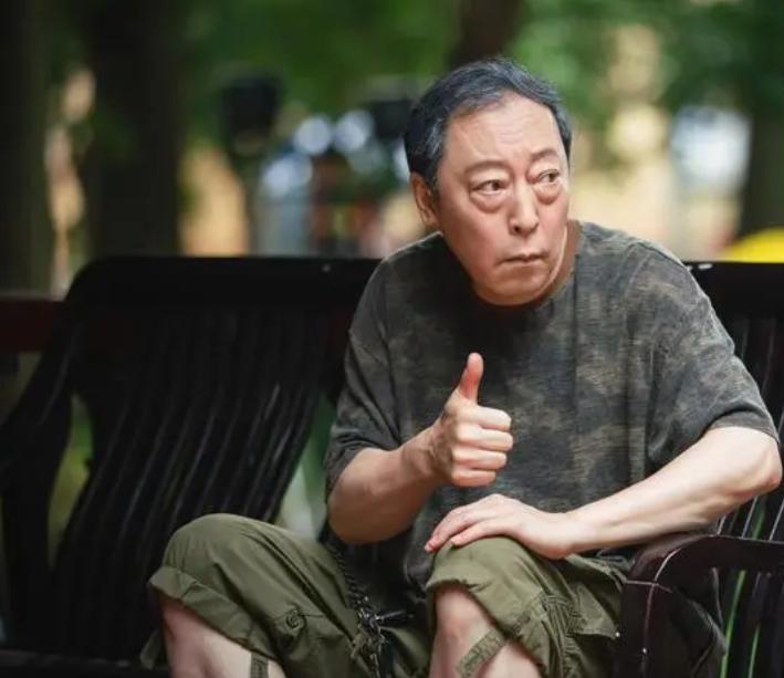 瞪眼咆哮,摇头晃脑,这6位演技被高估的“老戏骨”,该亮亮相了