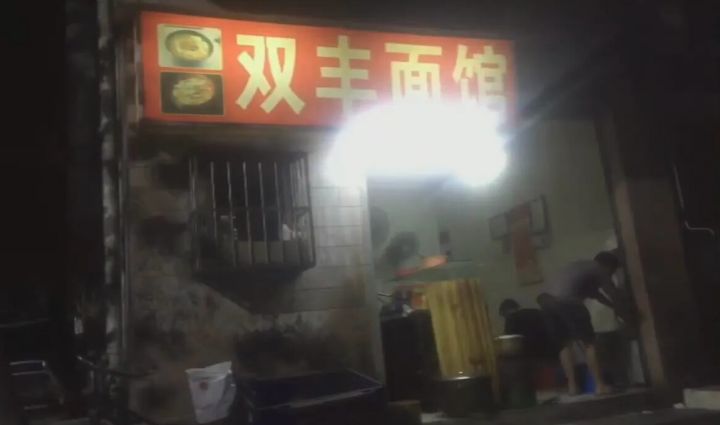 身无分文没钱吃饭怎么生存下来,身无分文怎么办没有饭吃