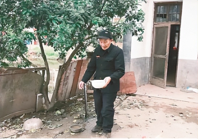 2008年七旬老人故意抢劫,七旬老人为养老故意抢劫入狱