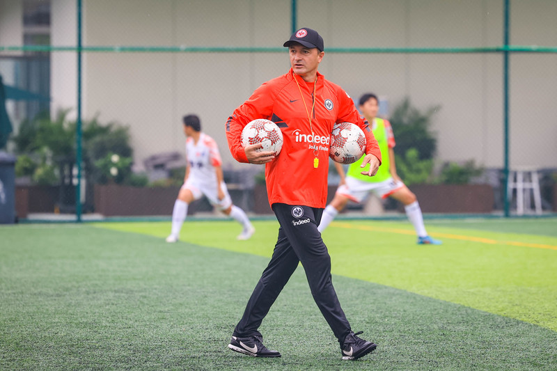 深圳游泳教练救人,跳海救人外籍教练