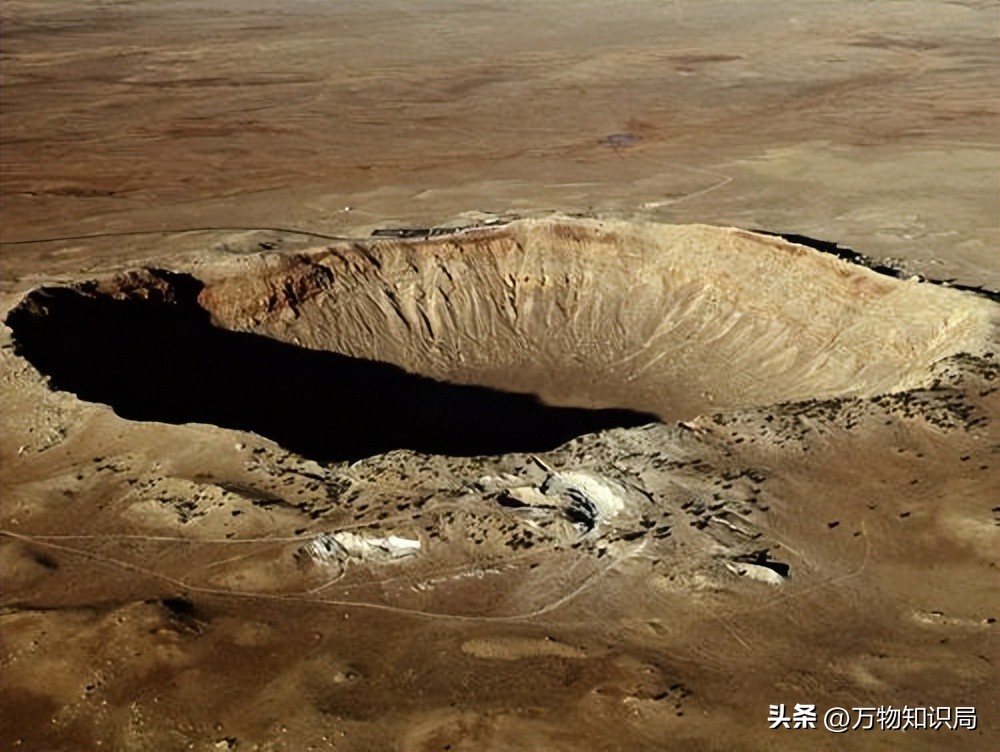 男子不听专家劝阻,花低价买下一个“大坑”,结果全家成亿万富翁