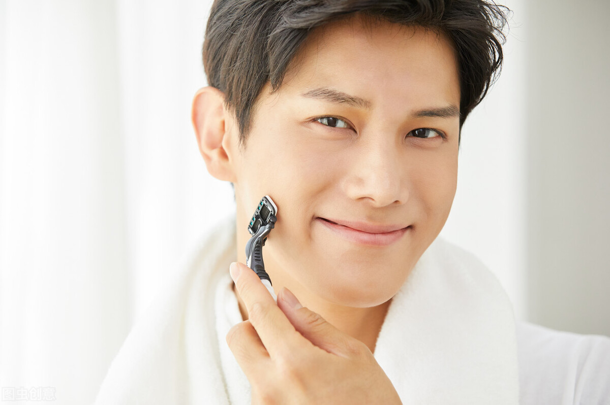 深夜，邻居女孩请我吃饭，我答应了，结局：差一点被套路