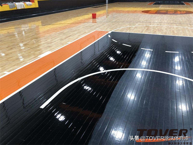 TOVER涂沃*疆新**乌鲁木齐黑豹竞速篮球馆打磨翻新防滑彩漆logo施工