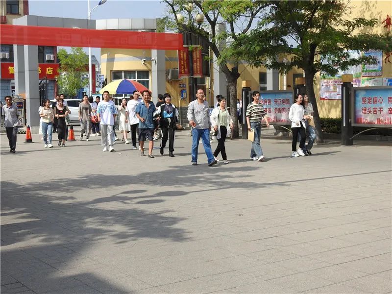 毕业季来临即将和母校说再见,毕业十年匆匆路过母校感言