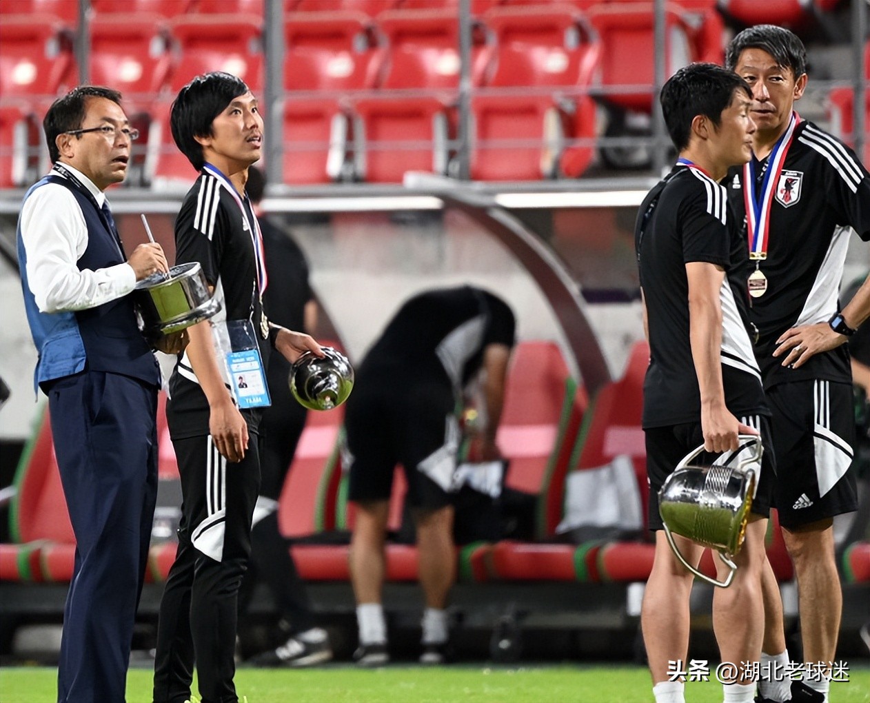 东亚杯冠军奖杯,工匠精神冠军