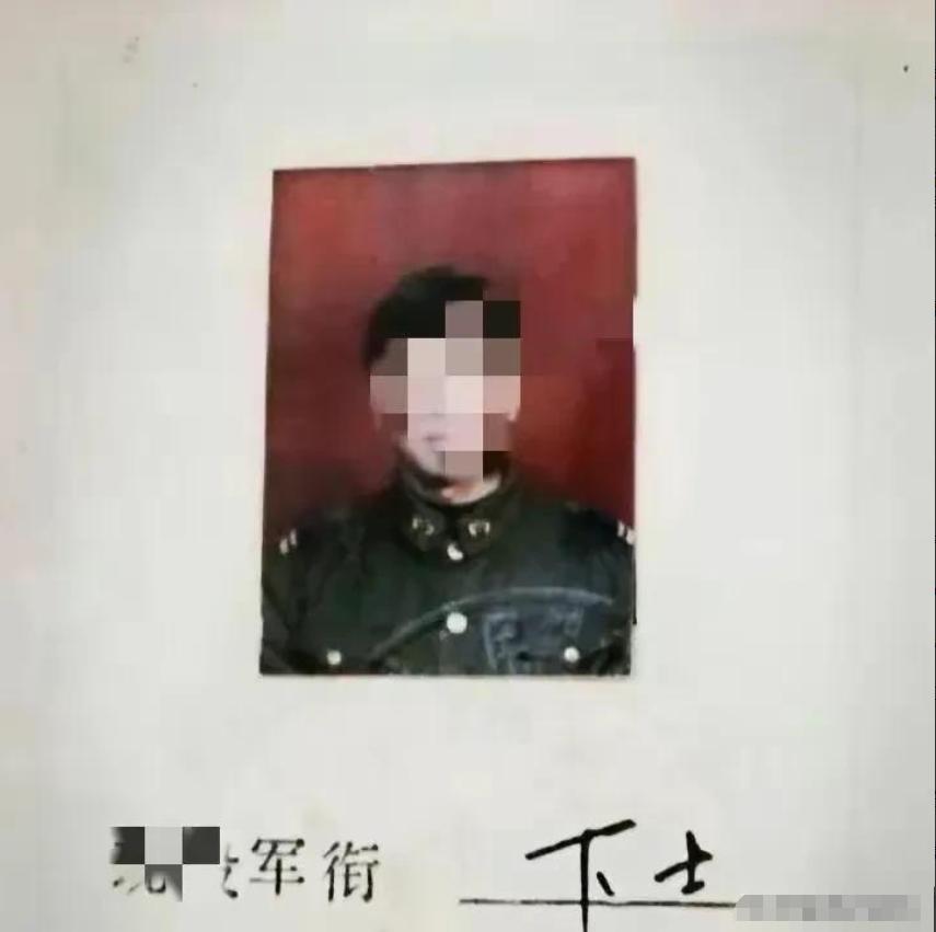 南京“电梯激吻门”持续发酵，美艳人妻“*裤底**”被扒得一干二净！