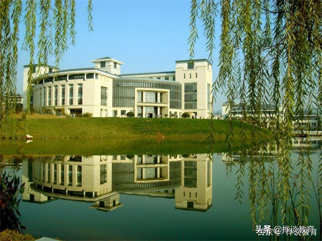 南京这2所双非院校，就业不输某些211大学！文科生更适合报考