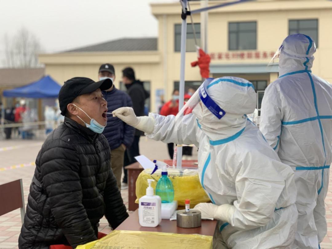 街道顺利开展核酸检测工作,高效有序街道开展全员核酸检测