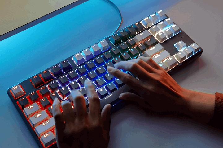 黑爵104键机械键盘,pbt键帽食品级