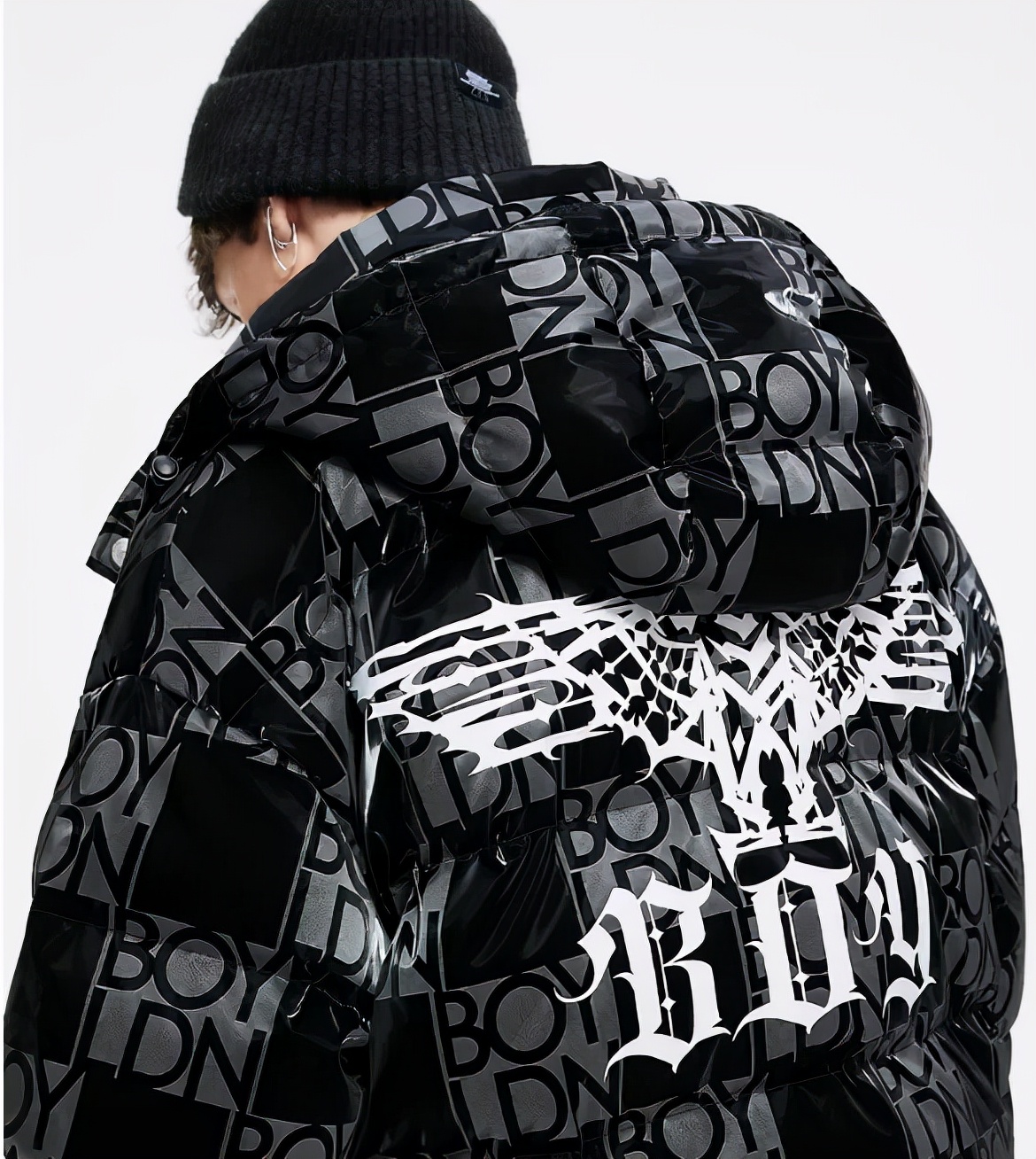 加拿大鹅沉寂，鸿星尔克高速增长，国货品牌后劲还足吗？