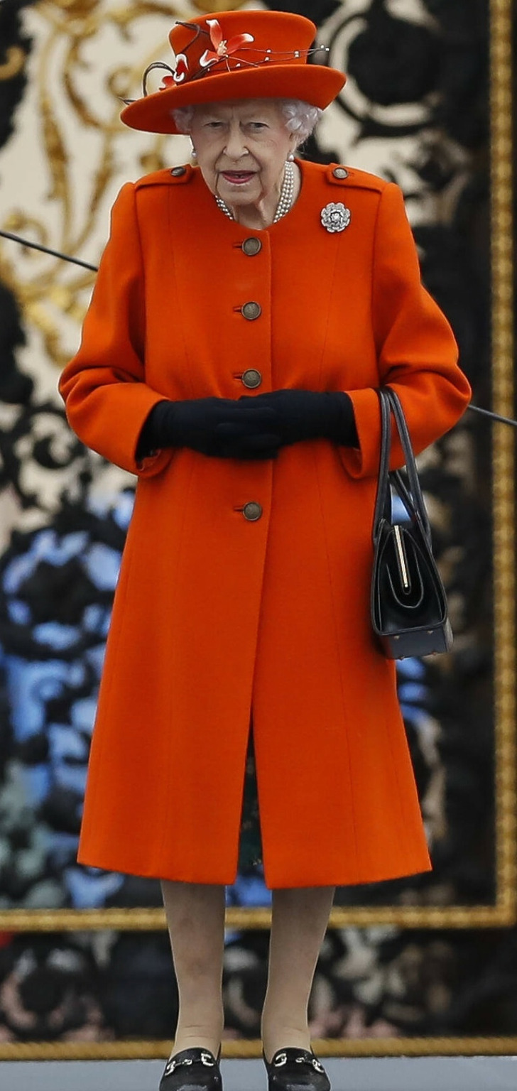 英国女王百年穿衣史,英国女王打扮