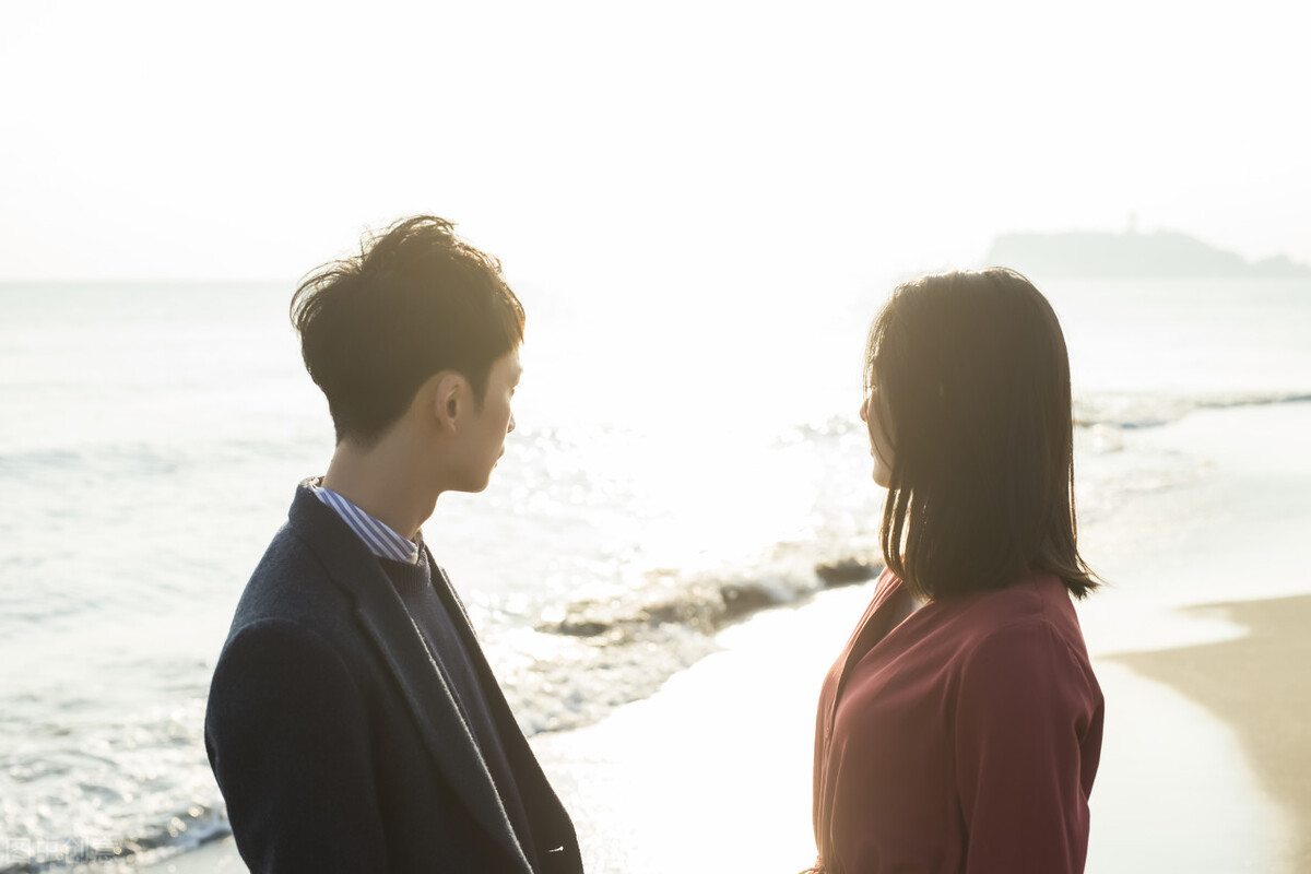 32岁女人哭诉男闺蜜受伤去照顾,30岁女人哭着被抛弃