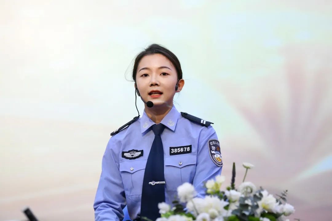 一路书香一生阳光朗诵节目串词,每周一次的读书分享会