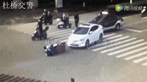 南阳电动车私加篷伞专项整治行动,南阳交警开展春雷行动