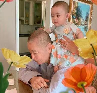 82岁刘诗昆开钢琴学院送女儿,84岁刘诗昆2个月儿子近照