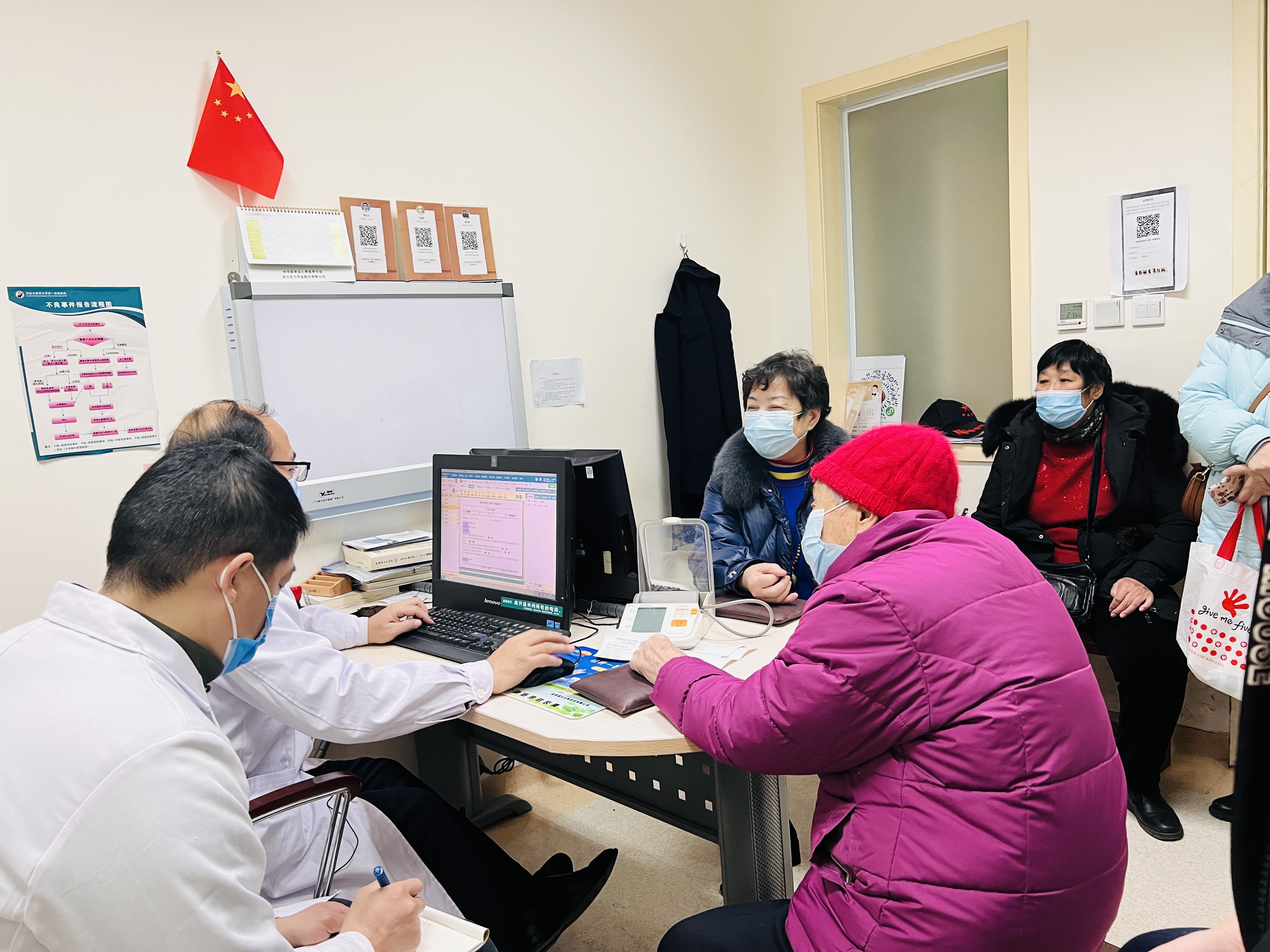 骨质增生腰痛用什么草药泡水喝,腰腿骨质增生几味特效药方