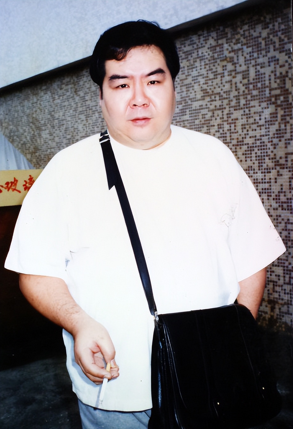 过气老戏骨窘况：农村走穴、直播捞金、情史混乱，晚节还值钱吗？