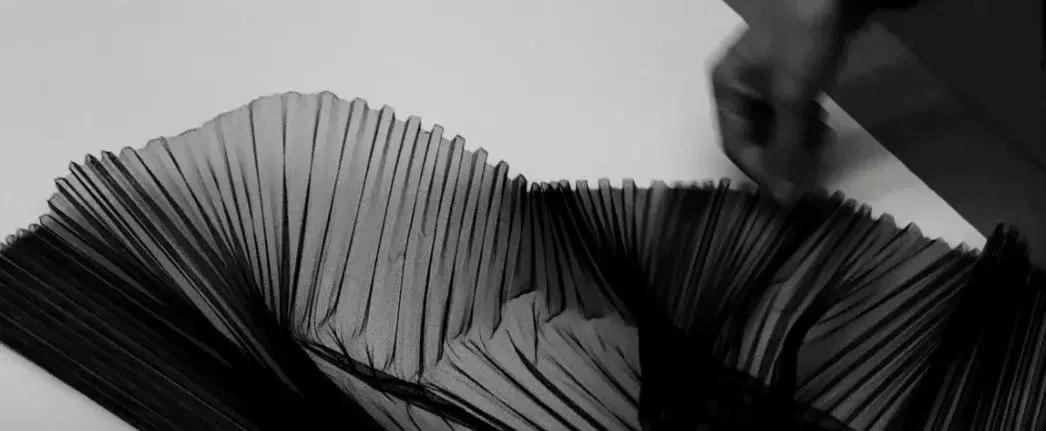 chanel衣服为啥贵,chanel女装贵吗