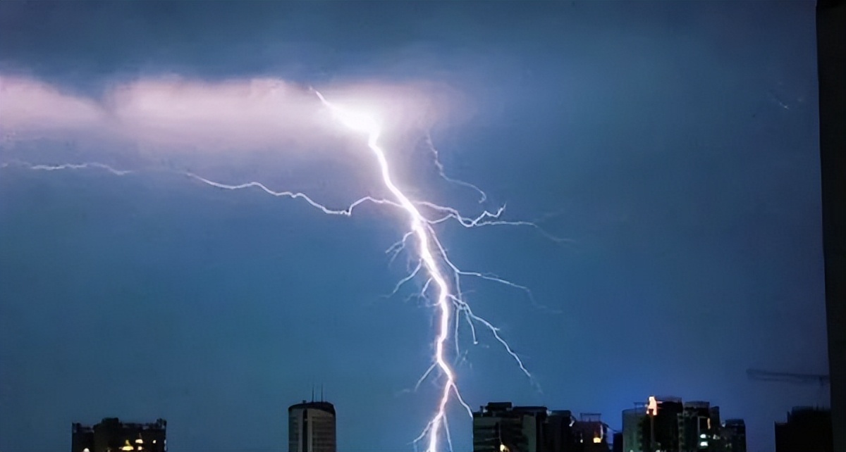遇到雷暴天气应该如何应对,雷暴天气安全注意事项
