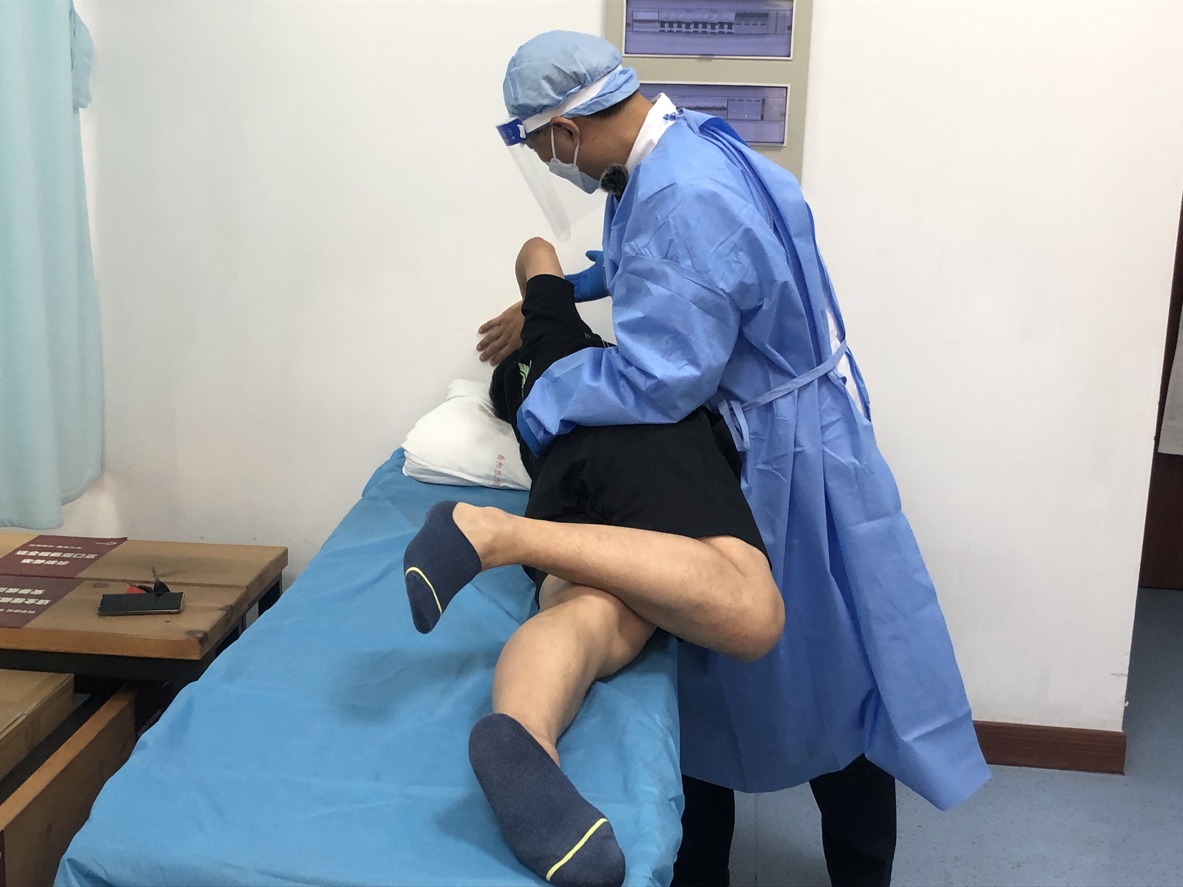 胸背部脊柱疼痛缓解方法,肩胛骨下方靠胸背部疼痛什么原因