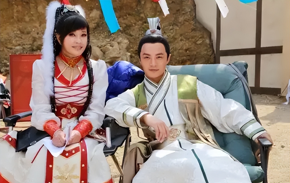 明明“徐娘半老”，却非要“尬演少女”，这4位女明星脸不红吗？