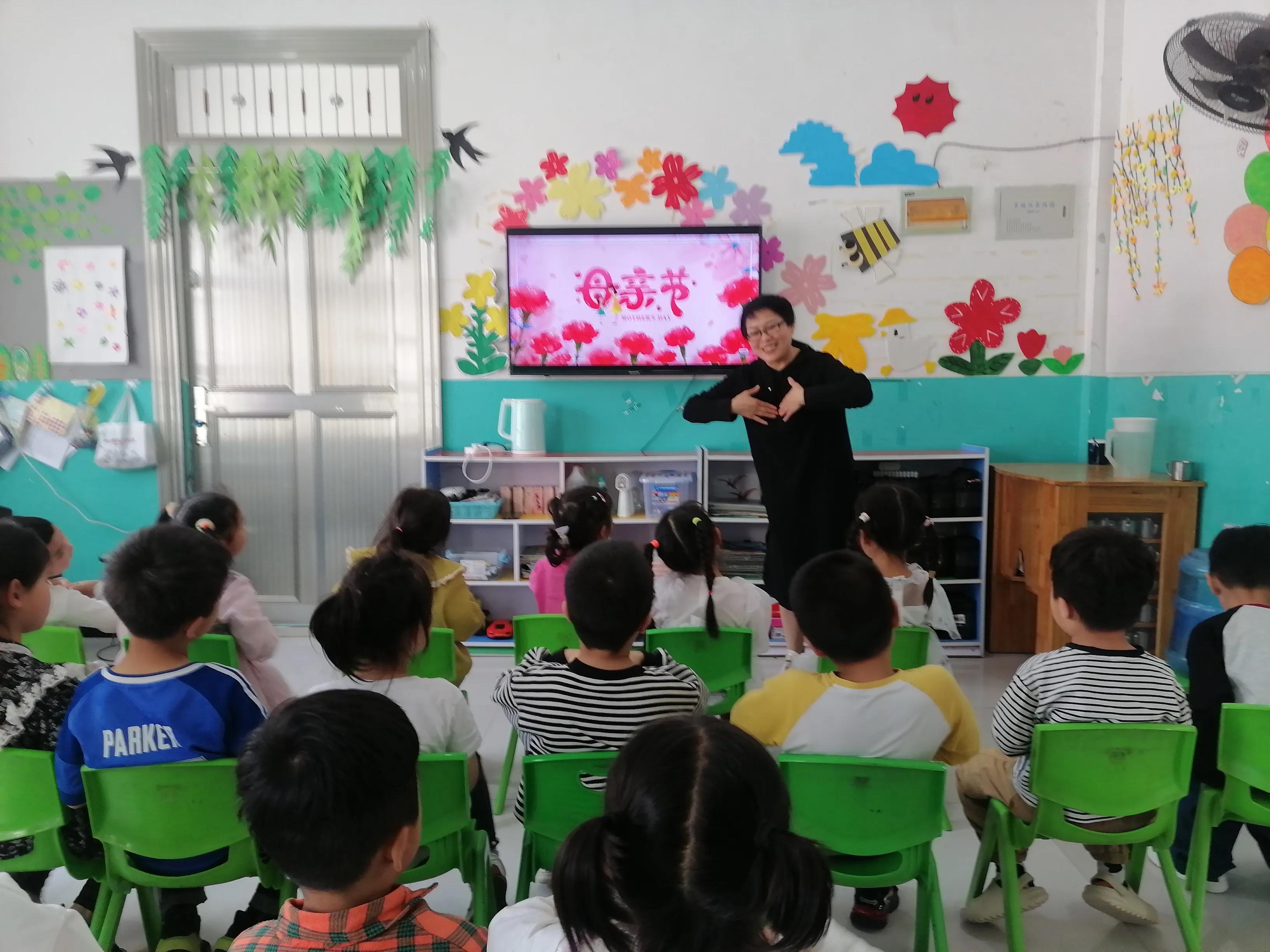 母亲节玲珑新村幼儿园亲子活动,幼儿园五月感恩母亲主题教育