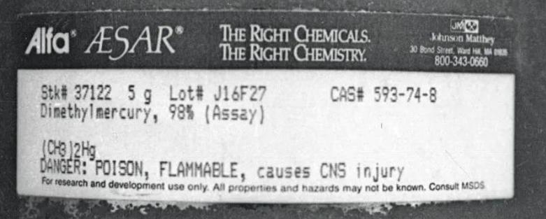 一名博导因漏在手套上的几滴试剂，298天后死亡