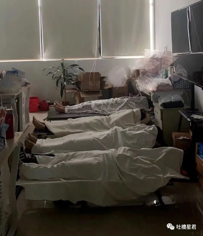 女友穿吊带裙男朋友的反应,女友买了新裙子