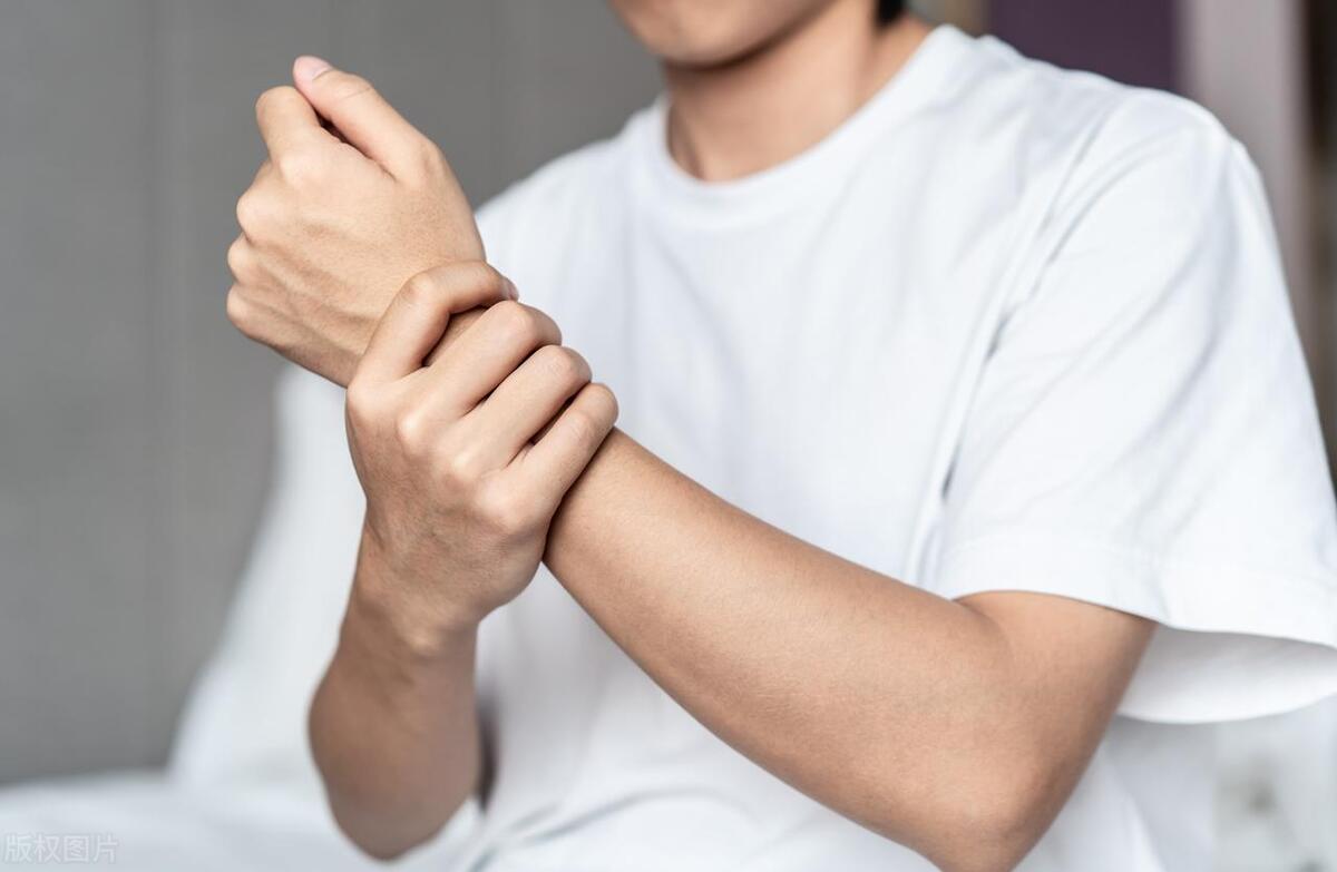 肝部麻木是什么原因,口苦眼干涩肝的问题怎么调理