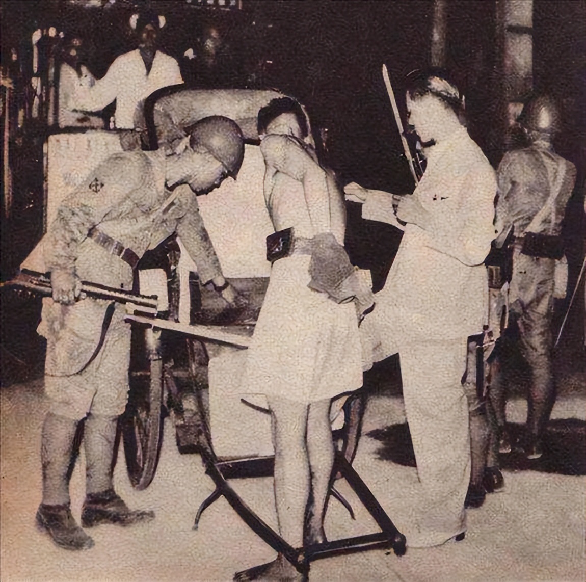 1940年的湖北宜昌，飞扬跋扈的日军背后，是满目疮痍的城市和百姓