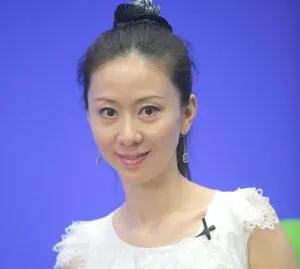 事实证明，为了钱选择当“裸模”的汤加丽，已经走上了另一条大道