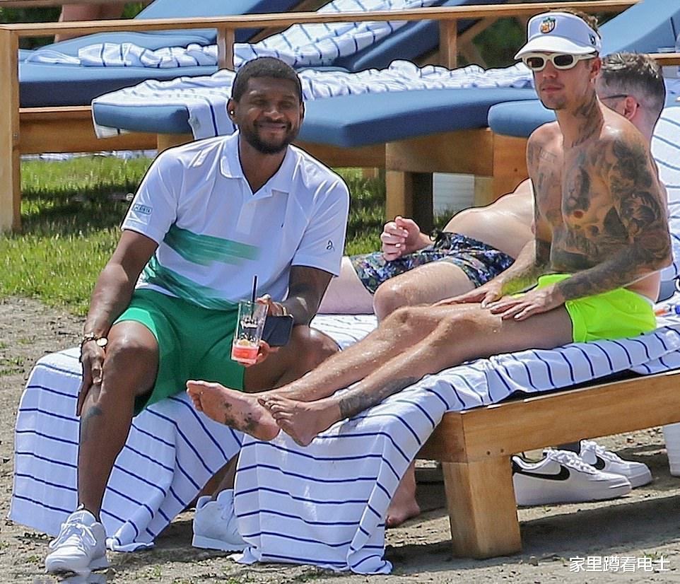 面瘫后的比伯终于笑了！熊抱亚瑟小子撒娇，与老婆海莉度假秀恩爱