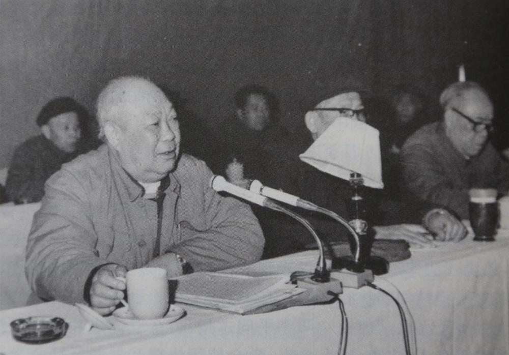 毛主席视察杭州,市委书记却“摆官架子”不迎接,江华有何来头?